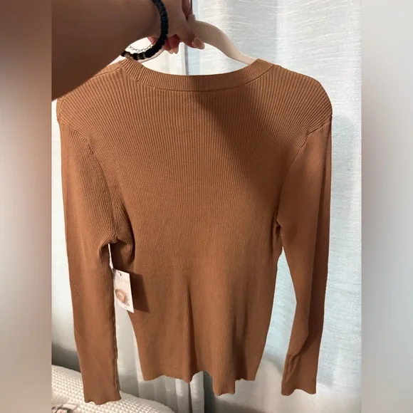 Nine West Tan Ribbed Sweater
Brand new with tags!
Size Large - Picture 7 of 9